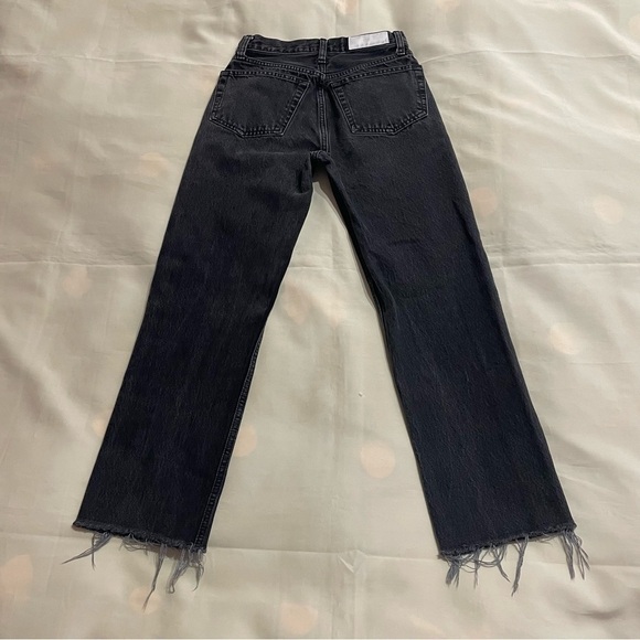 RE/DONE- 70s High Rise Stovepipe Distressed Frayed Hem Jeans in Aged Black - Picture 5 of 10